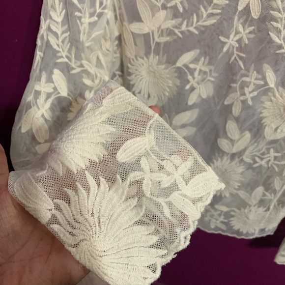 Forever 21 Lace top size Small - Picture 2 of 5